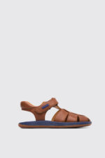 Bicho Closed brown T-strap sandal for kids