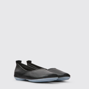 Right Black leather shoes for women