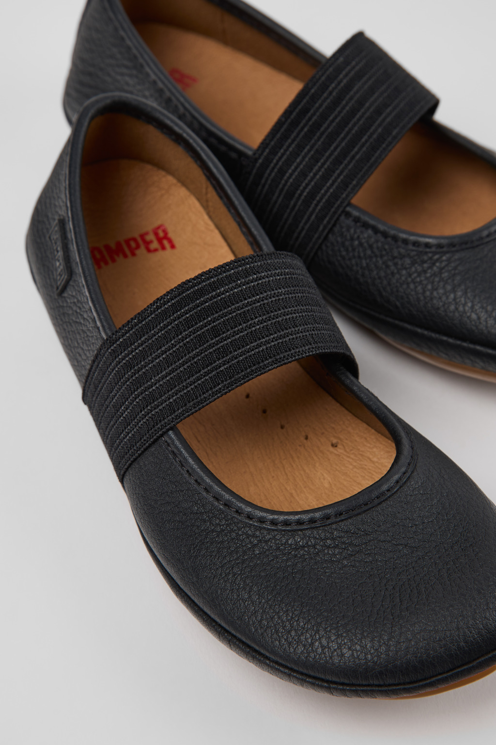RIGHT Black Leather Ballerinas for kids.