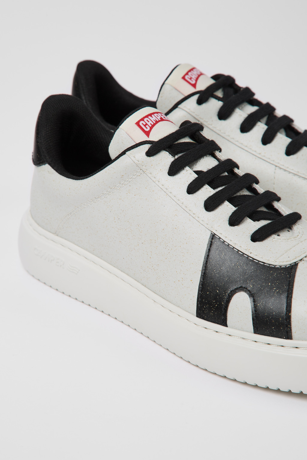 Runner K21 MIRUM® White and black sneakers for women