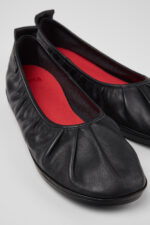 Right Nina Black Leather Ballerinas for Women.