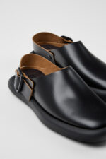 Onda Black Leather Sandals for Women.