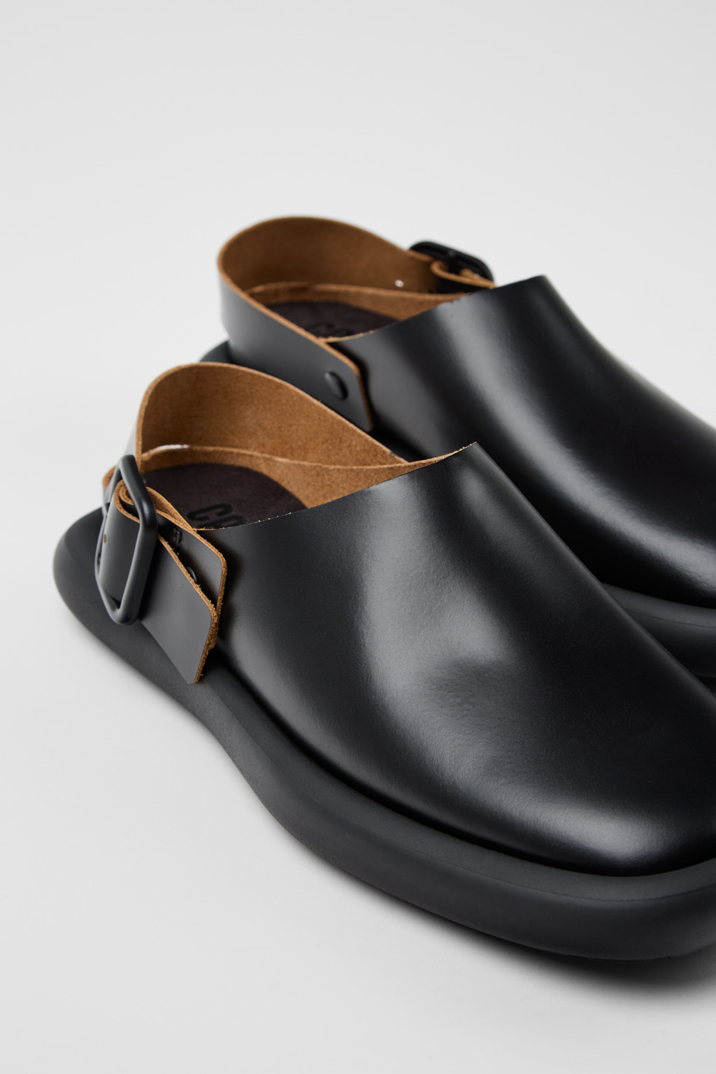 Onda Black Leather Sandals for Women.