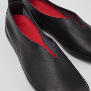 Right Nina Black Leather Ballerinas for Women.