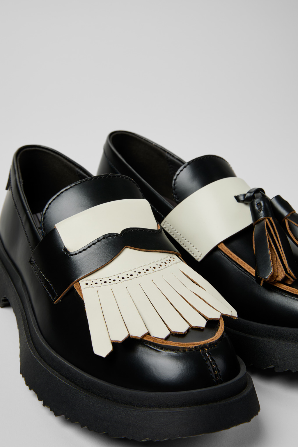 Twins Black Leather Moccasins for Women.