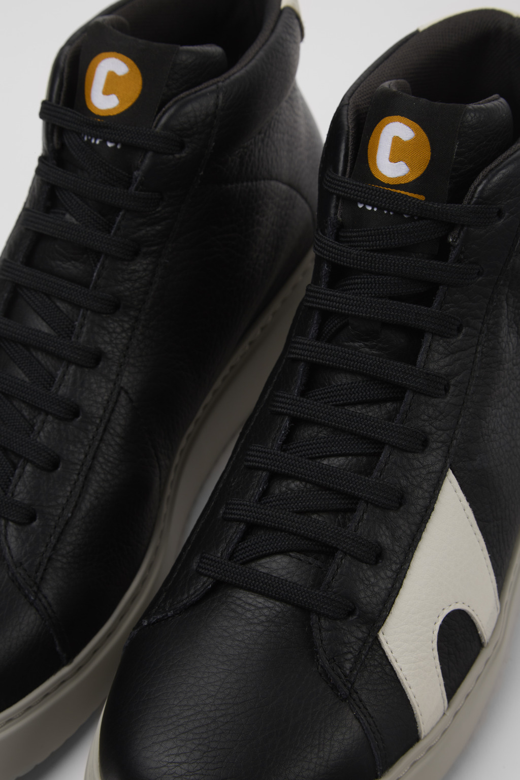 Runner K21 Black and white leather sneakers