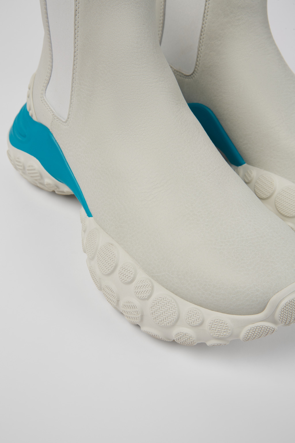 Pelotas Mars White responsibly raised leather ankle boots