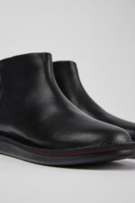 Formiga Black Leather Ankle Boots for Women.