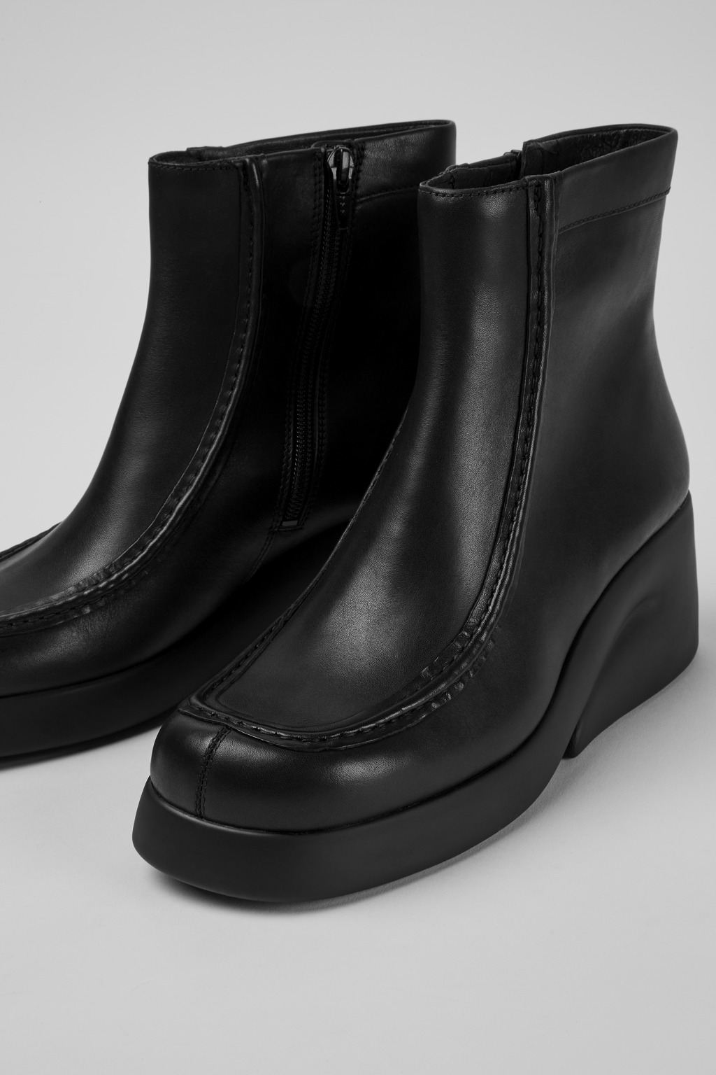 Kaah Black leather boots for women