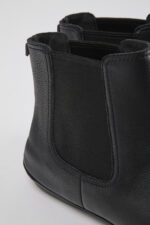 Right Black leather boots for women