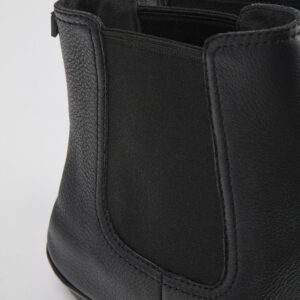 Right Black leather boots for women